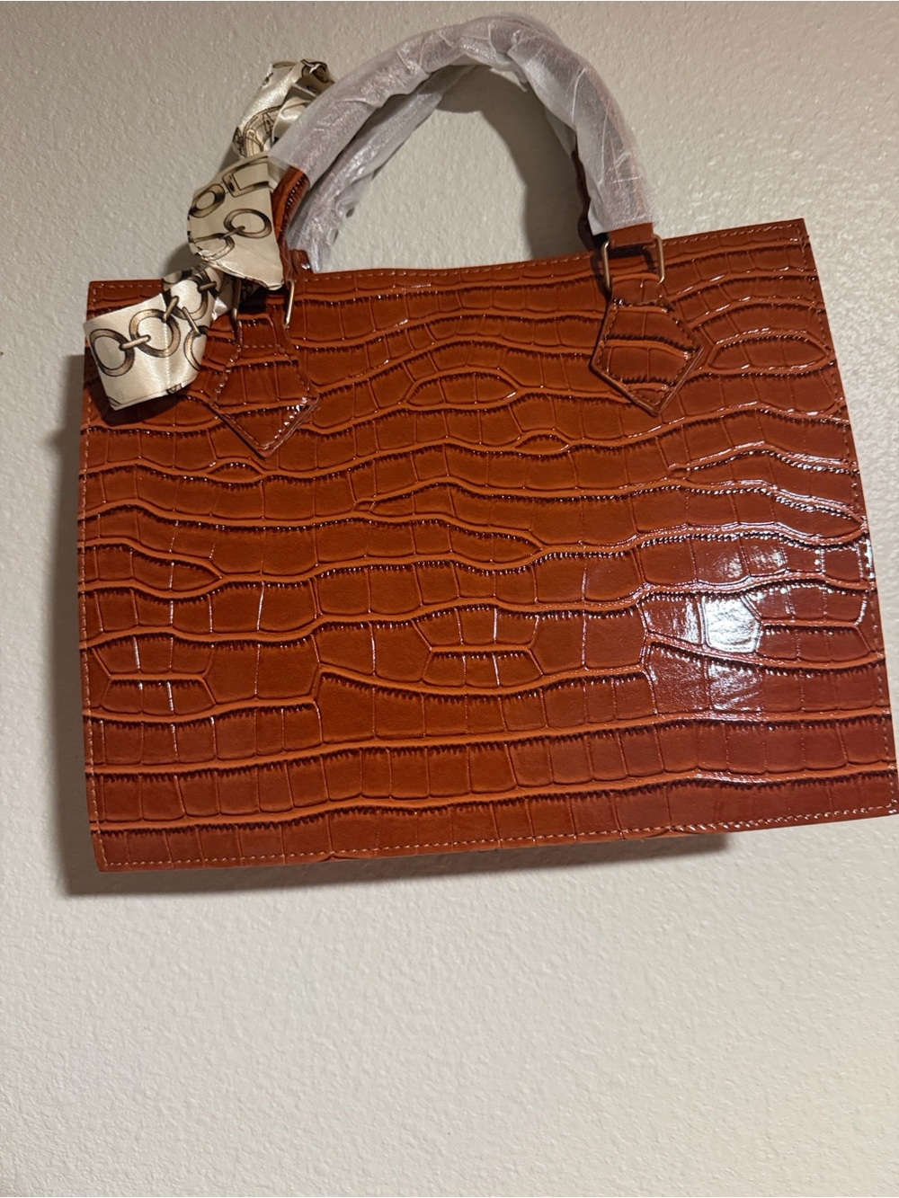Stylish Croc-Embossed Tote Bag in Cognac